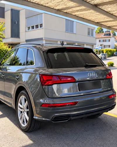Audi Q5 2.0 50 TFSI e S Line — SUV hybride rechargeable performant et écologique — fianco