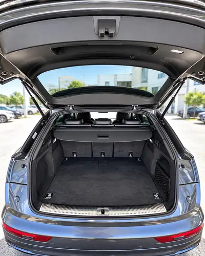 Audi Q5 2.0 50 TFSI e S Line — SUV hybride rechargeable performant et écologique — interni