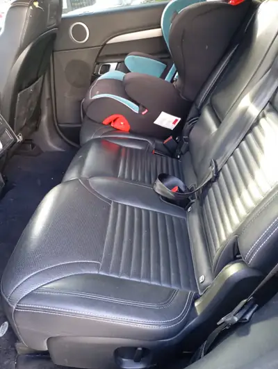 Land Rover Discovery 3.0D I6 250 SE — SUV premium 7 places, moteur 6-cylindres puissant — Miniature 9