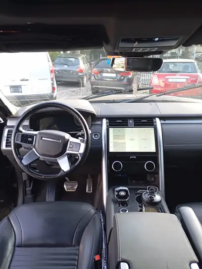 Land Rover Discovery 3.0D I6 250 SE — SUV premium 7 places, moteur 6-cylindres puissant — Miniature 10