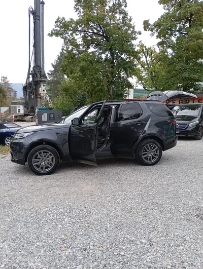 Land Rover Discovery 3.0D I6 250 SE — SUV premium 7 places, moteur 6-cylindres puissant — Miniature 23