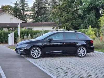 SEAT Leon 1.5 TSI — Break dynamique, première main, 45'400 km seulement — side view
