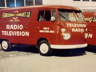 VW T1 1963 — Légendaire utilitaire italien restauré, homologué Suisse — side view