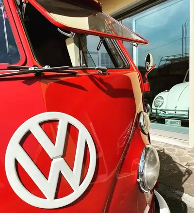 VW T1 1963 — Légendaire utilitaire italien restauré, homologué Suisse — interior