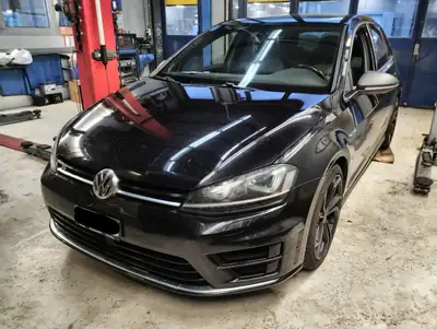 VW Golf 2.0 TSI R 4motion — 300 ch, transmission intégrale, sportivité garantie — vue extérieure