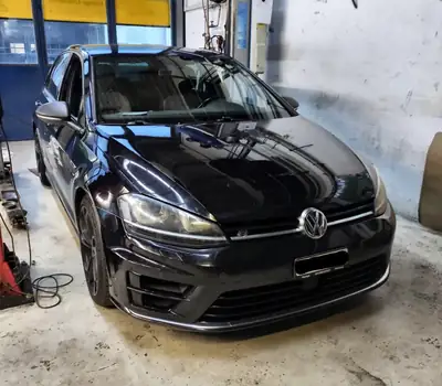 VW Golf 2.0 TSI R 4motion — 300 ch, transmission intégrale, sportivité garantie — côté