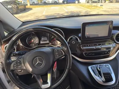Mercedes-Benz V 250 — Monospace 7 places, diesel automatique, 77'150 km — Miniature 7