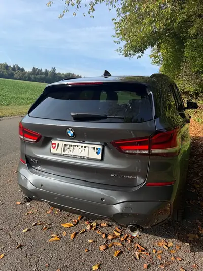 BMW X1 20d xDrive M Sport — SUV compact diesel performant, première main impeccable — Heckansicht