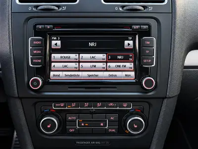 VW Golf 2.0 TSI R 4Motion DSG — Performance 270 ch, Transmission intégrale, Entretien VW complet — Miniature 13