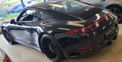 Porsche 911 Carrera 4 GTS — Coupé sportif 450 ch, kilométrage modéré — rear view