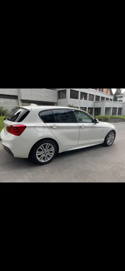 BMW 120d xDrive M Sport — Berline sportive diesel avec transmission automatique 8 rapports — côté