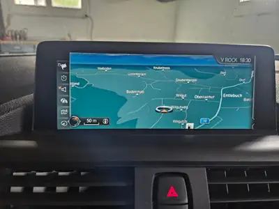 BMW 120d xDrive M Sport — Berline sportive diesel avec transmission automatique 8 rapports — tableau de bord