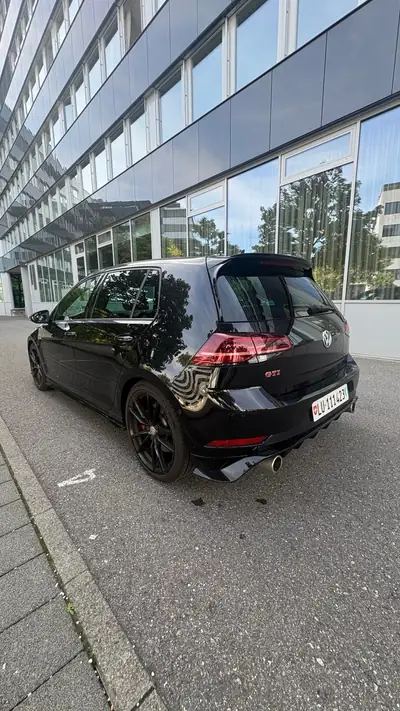 VW Golf 2.0 TSI GTI TCR — 290 ch dynamiques, DSG et jantes 18 pouces hivernales incluses — côté