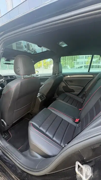 VW Golf 2.0 TSI GTI TCR — 290 ch dynamiques, DSG et jantes 18 pouces hivernales incluses — détail