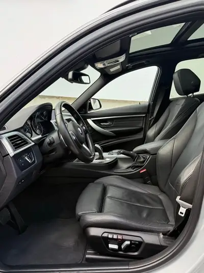 BMW 320d xDrive M-Paket — Break diesel performant, sans sinistre, équipements premium — detail