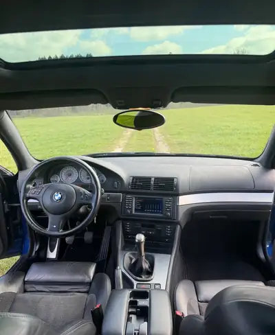 BMW M5 E39 Facelift — Berline sportive de légende, 400 ch et boîte manuelle — intérieur