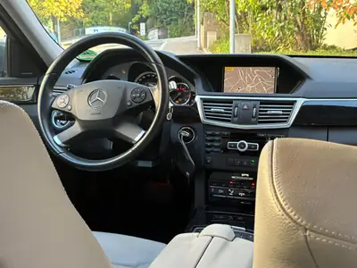 Mercedes-Benz E 350 T-Modell — Break élégant, motorisation V6 puissante, équipements premium — tableau de bord