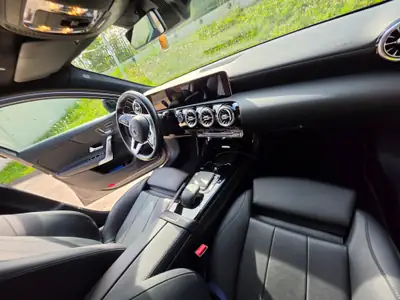 Mercedes-Benz A 250 e Progressive — Citadine hybride rechargeable, 115'000 km, sans accident — tableau de bord