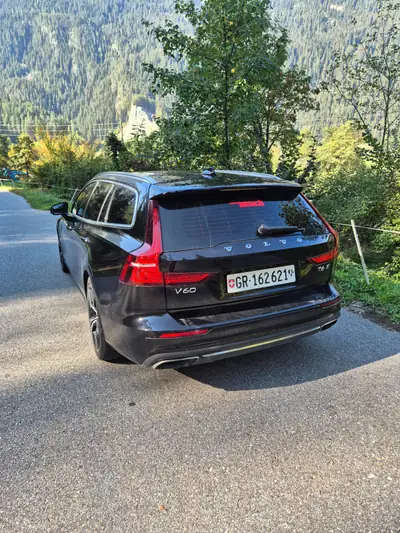 Volvo V60 2.0 T6 Inscription AWD — Berline familiale premium, 240 000 km — côté
