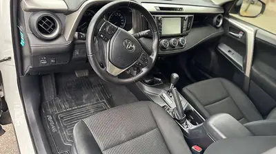 Toyota RAV-4 2.0 Trend Multidrive S — SUV polyvalent, transmission automatique intégrale — interni