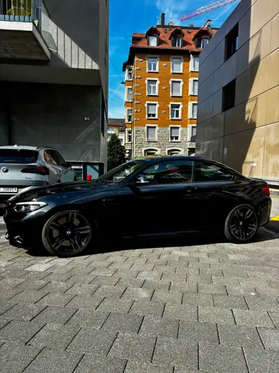 BMW M2 F87 LCI — Coupé sportif 370 ch, boîte manuelle, entretien BMW — rear view