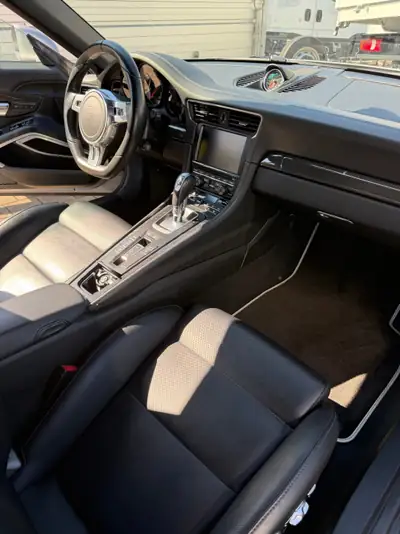 Porsche 911 3.8 Turbo S PDK — Cabriolet légendaire, 560 ch et seulement 56 400 km — tableau de bord