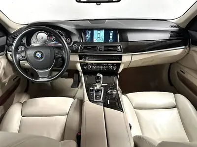 BMW 520d xDrive Luxury Line — Berline premium diesel, traction intégrale, 75 000 km — Innenraum