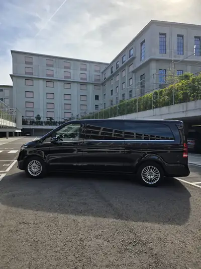 Mercedes-Benz V 250 d BlueTec — Monospace premium diesel, 6 places confort — side view