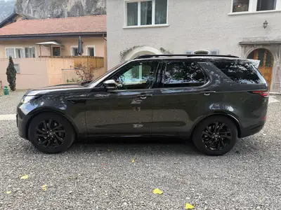 Land Rover Discovery 3.0 SDV6 HSE Luxury — SUV 7 places premium, 120'000 km seulement — exterior view