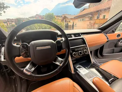 Land Rover Discovery 3.0 SDV6 HSE Luxury — SUV 7 places premium, 120'000 km seulement — detail