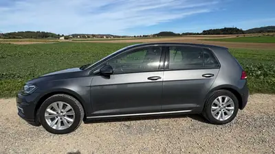 VW Golf 2.0 TDI Comfortline — Diesel fiable, 225'000 km, freins neufs — side view