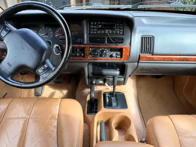 Jeep Grand Cherokee 5.2 V8 Limited — Légende SUV des années 90, moteur muscle américain — Miniature 7