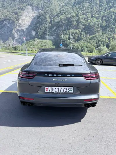 Porsche Panamera 2.9 V6 4 E-Hybrid — Berline de luxe hybride rechargeable, 74 900 km — Heckansicht
