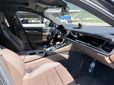 Porsche Panamera 2.9 V6 4 E-Hybrid — Berline de luxe hybride rechargeable, 74 900 km — Armaturenbrett