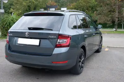 Skoda Fabia 1.0 TSI Combi Style — Monospace économe et fiable, 126'000 km — rear view