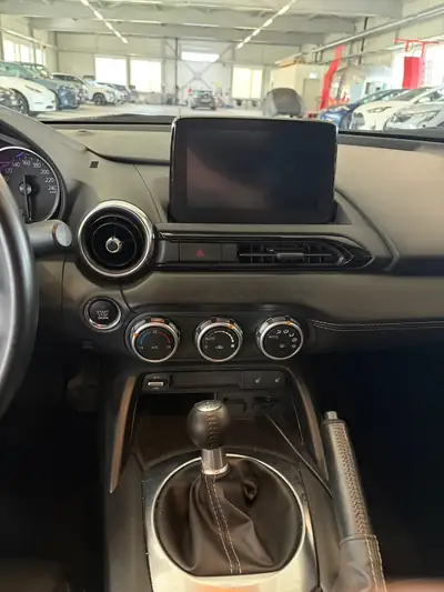 Mazda MX-5 2.0 RF Targa Skyactiv — Roadster élégant, toit rigide rétractable, 33 000 km — détail