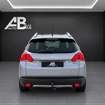 Peugeot 2008 Crossway 120 PS — SUV urbain économique, 1ère main, entretien récent — interni