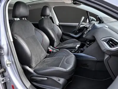 Peugeot 2008 Crossway 120 PS — SUV urbain économique, 1ère main, entretien récent — Miniatura 9