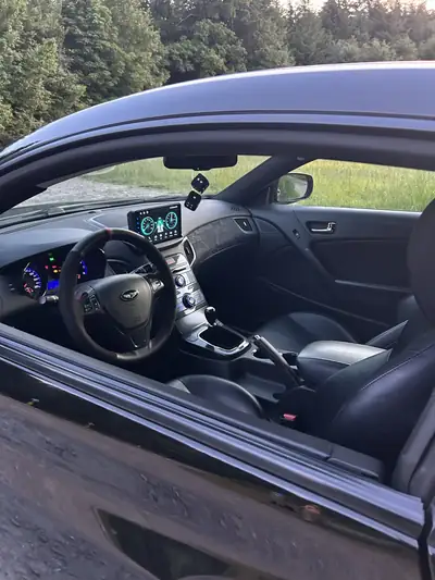 Hyundai Genesis 3.8 V6 — Coupé sportif, 303 ch et design premium affirmé — côté