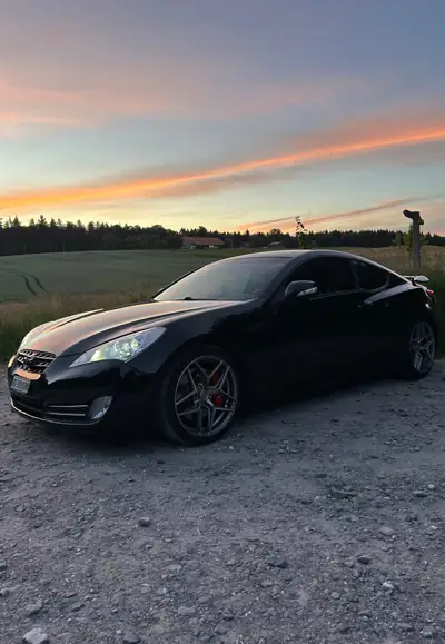 Hyundai Genesis 3.8 V6 — Coupé sportif, 303 ch et design premium affirmé — vue extérieure