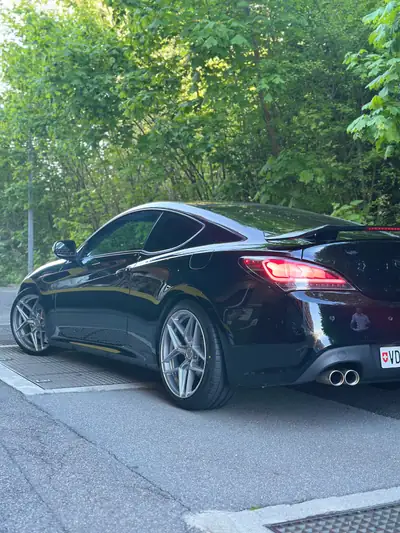 Hyundai Genesis 3.8 V6 — Coupé sportif, 303 ch et design premium affirmé — tableau de bord