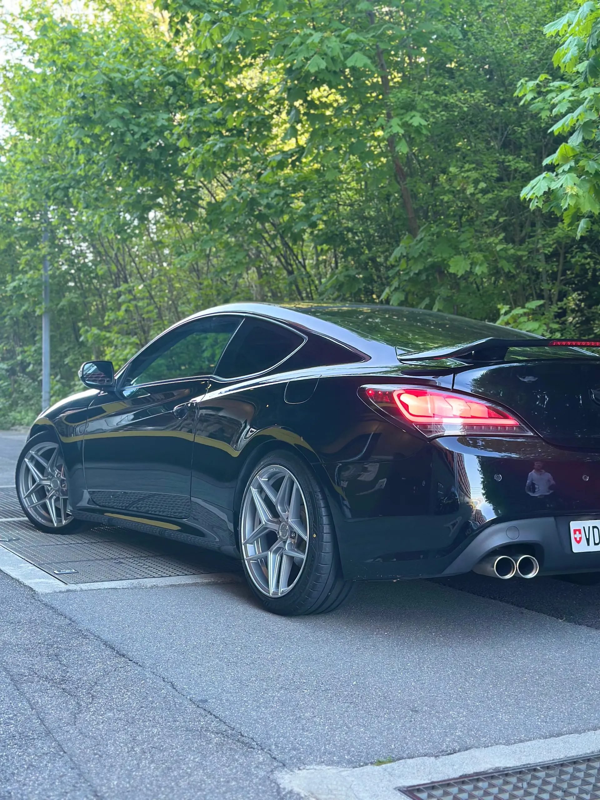 Hyundai Genesis 2011 occasion Le mont — 5