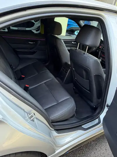 BMW 335xi 2007 — Berline sportive intégrale, moteur 306 ch et boîte auto — detail