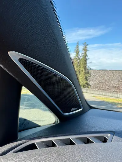 VW Golf 2.0 TSI R 310 DSG 4Motion — Performance et polyvalence pour le quotidien — détail
