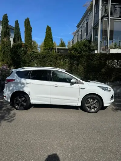 Ford Kuga 2.0 TDCi 180 Titanium S — SUV diesel robuste, 82'000 km, sans sinistre — fianco