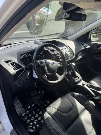 Ford Kuga 2.0 TDCi 180 Titanium S — SUV diesel robuste, 82'000 km, sans sinistre — cruscotto