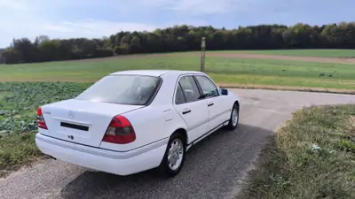Mercedes-Benz C 280 Eleganz — Berline de prestige années 90, entretien exemplaire — vista posteriore