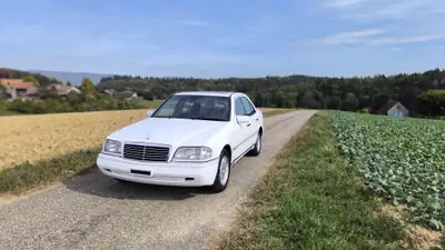 Mercedes-Benz C 280 Eleganz — Berline de prestige années 90, entretien exemplaire — vista esterna