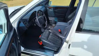 Mercedes-Benz C 280 Eleganz — Berline de prestige années 90, entretien exemplaire — interni