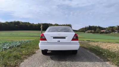 Mercedes-Benz C 280 Eleganz — Berline de prestige années 90, entretien exemplaire — Miniatura 13